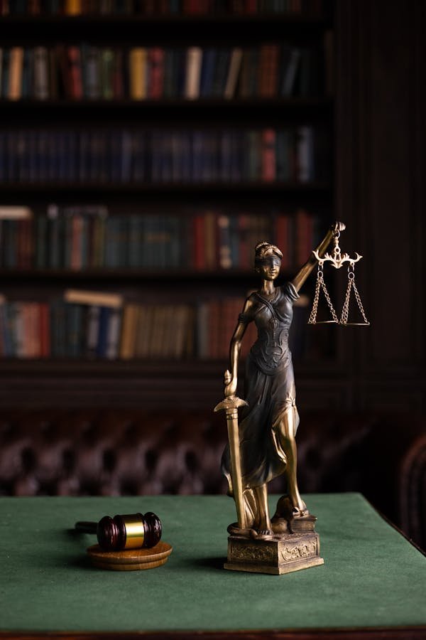 Comprendre le droit des entreprises en difficulté : guide essentiel